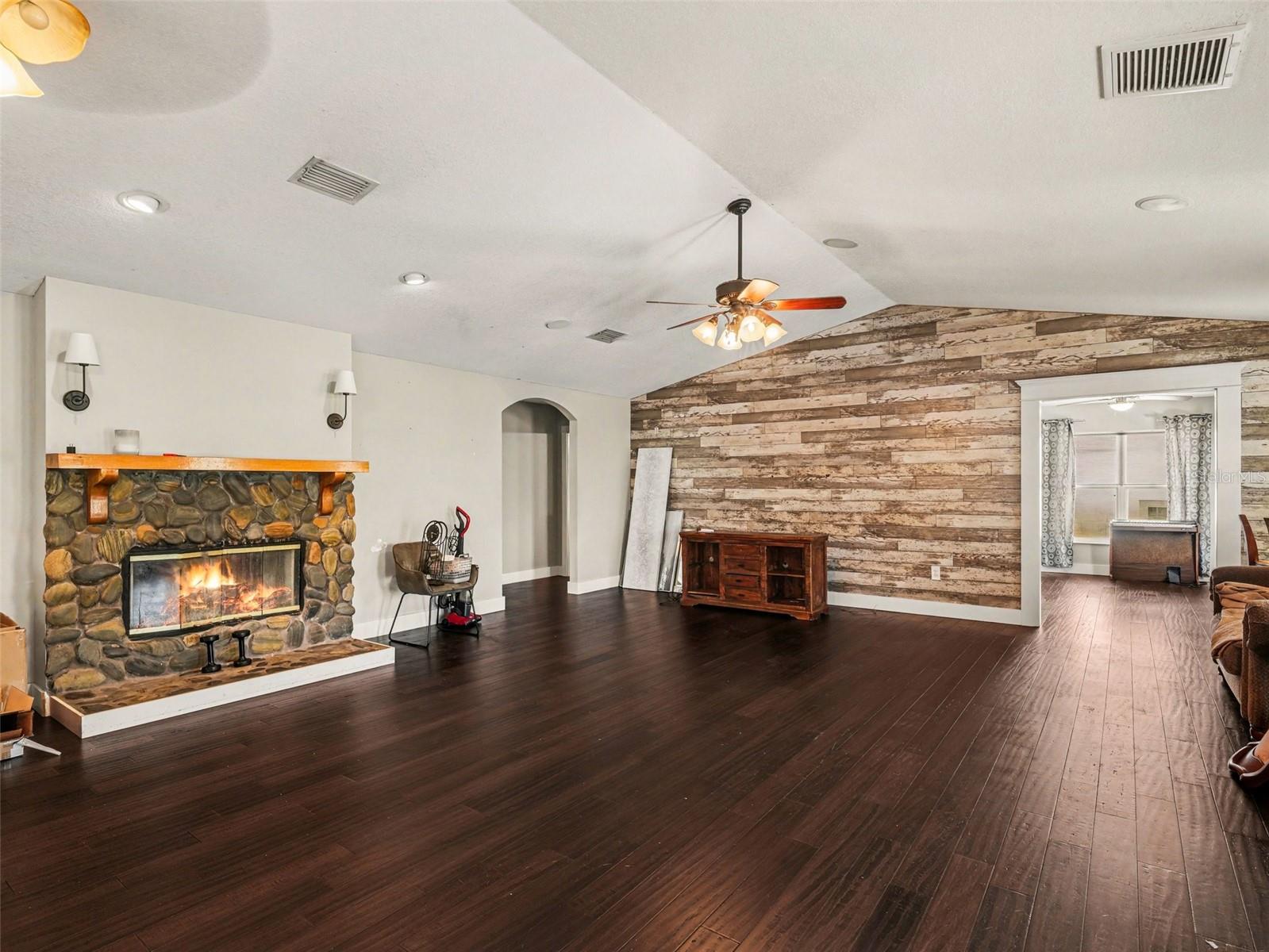 Image 11 of 39 For 1740 Bayshore Drive