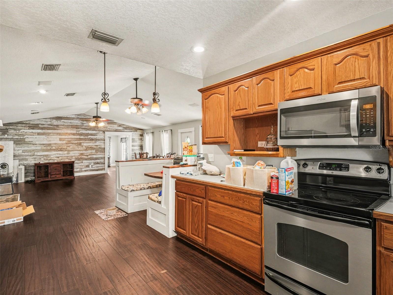 Image 13 of 39 For 1740 Bayshore Drive