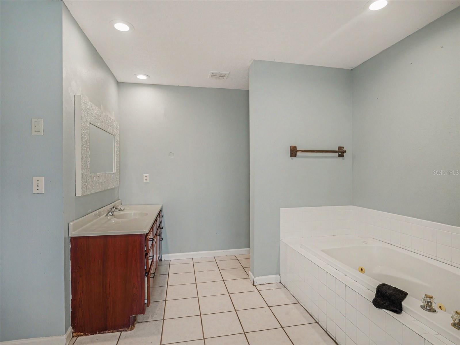 Image 23 of 39 For 1740 Bayshore Drive