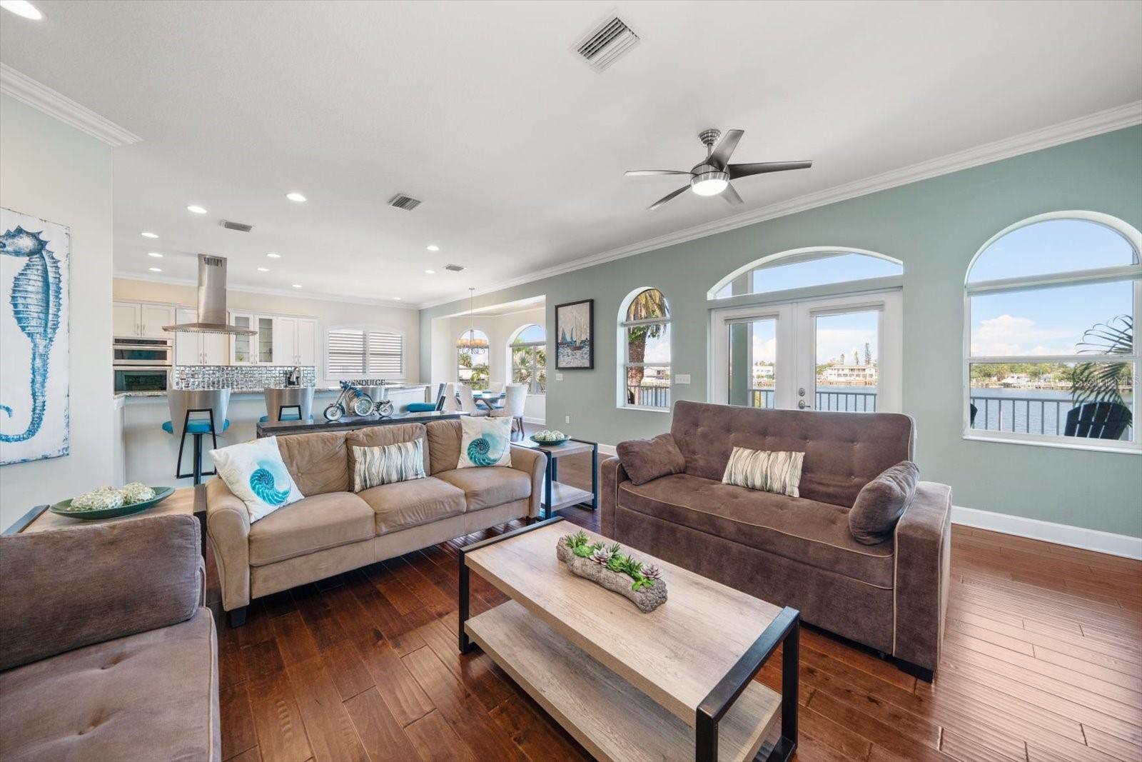 Image 13 of 70 For 478 Harbor Drive S