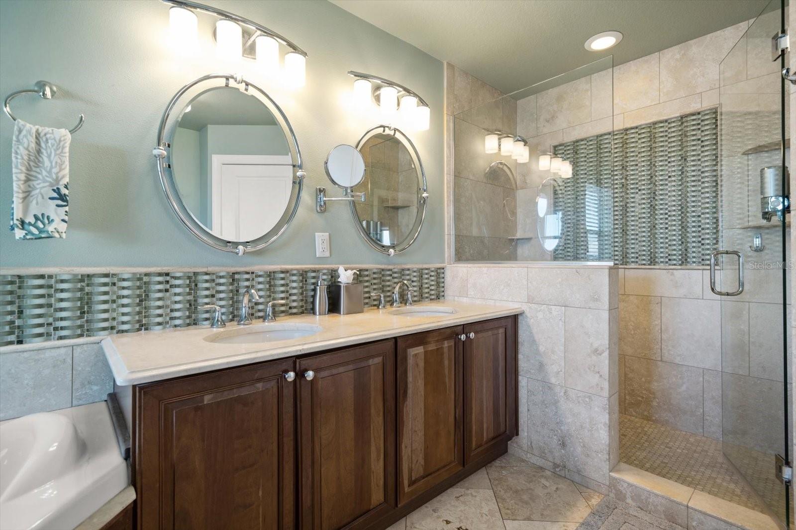 Image 25 of 70 For 478 Harbor Drive S