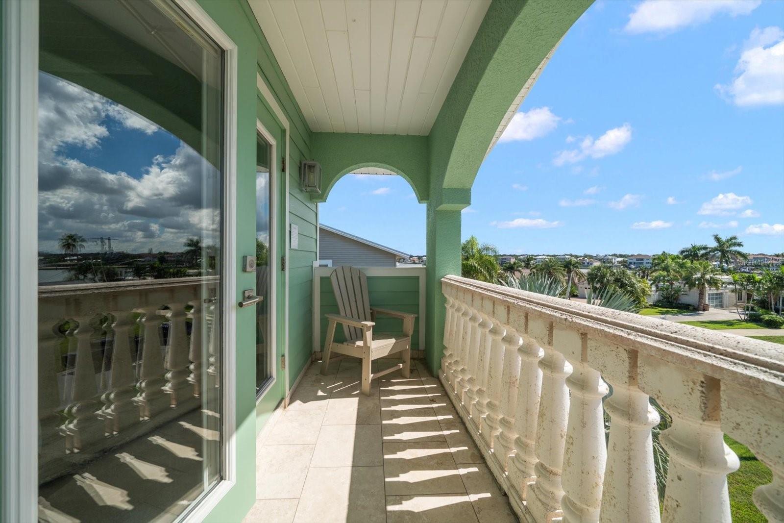 Image 33 of 70 For 478 Harbor Drive S