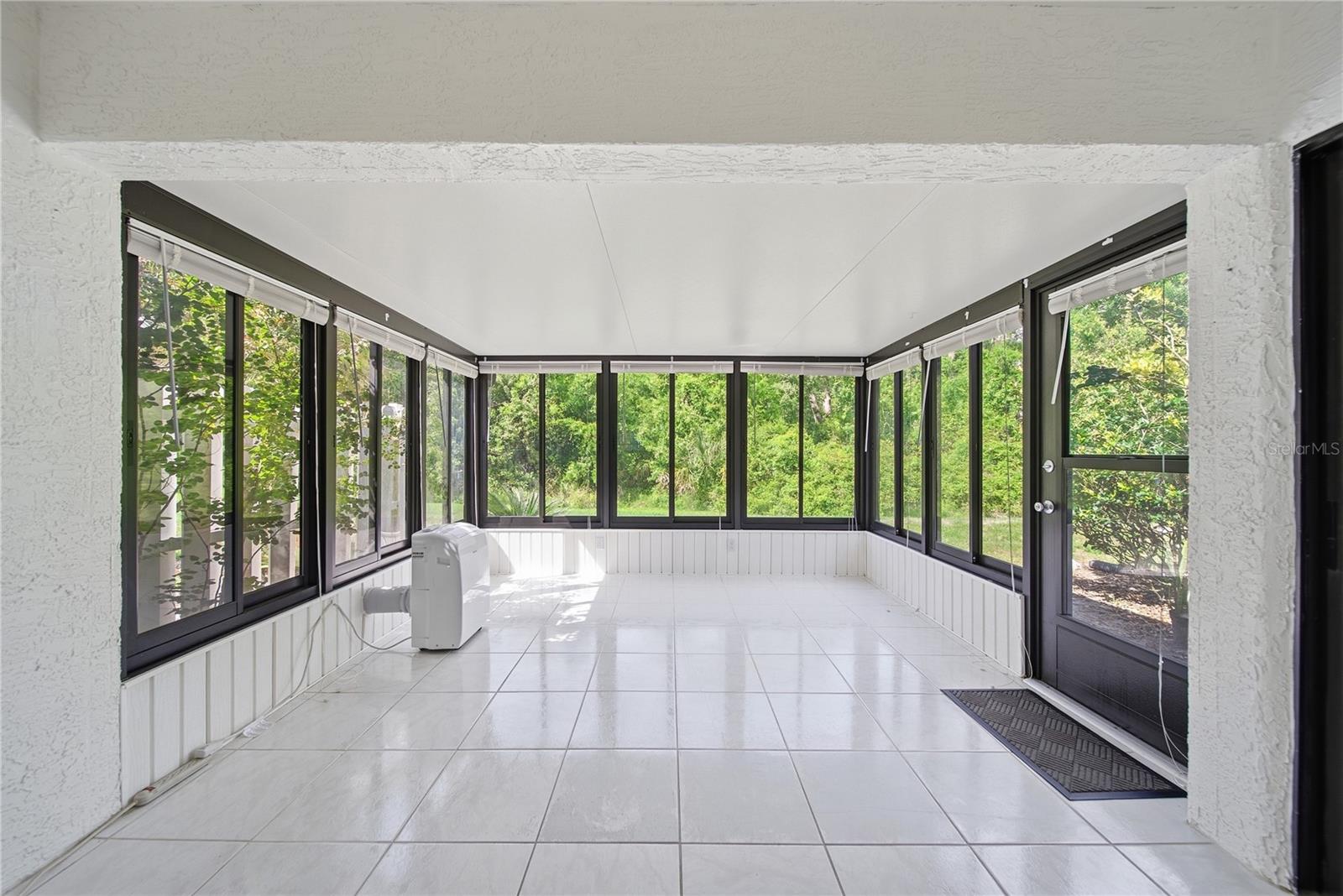 Image 19 of 28 For 3135 Charter Club Drive B