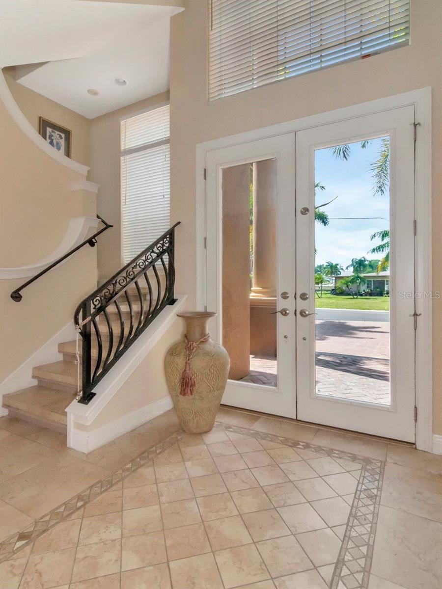 Listing photo id 9 for 507 Driftwood Drive E