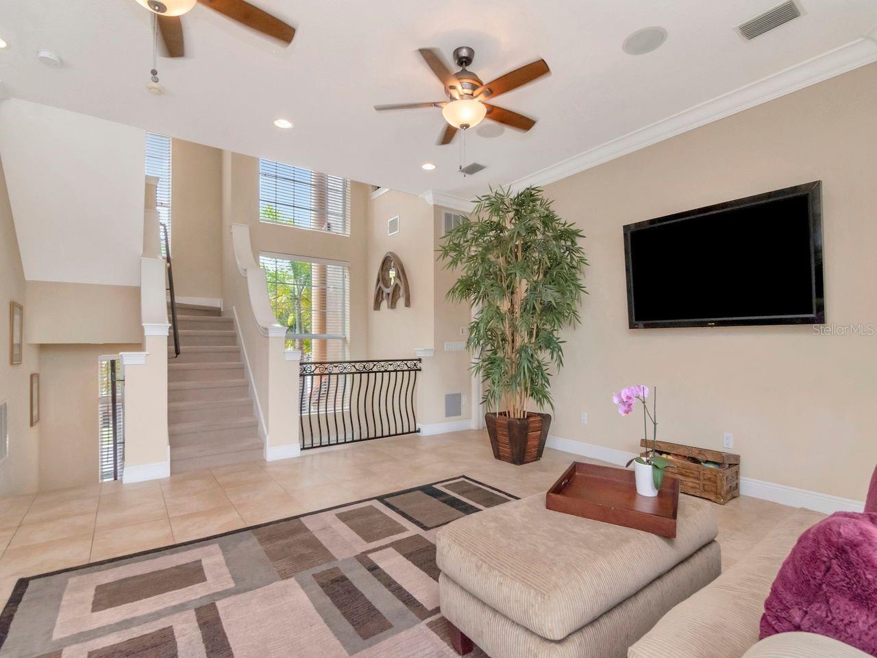 Listing photo id 14 for 507 Driftwood Drive E