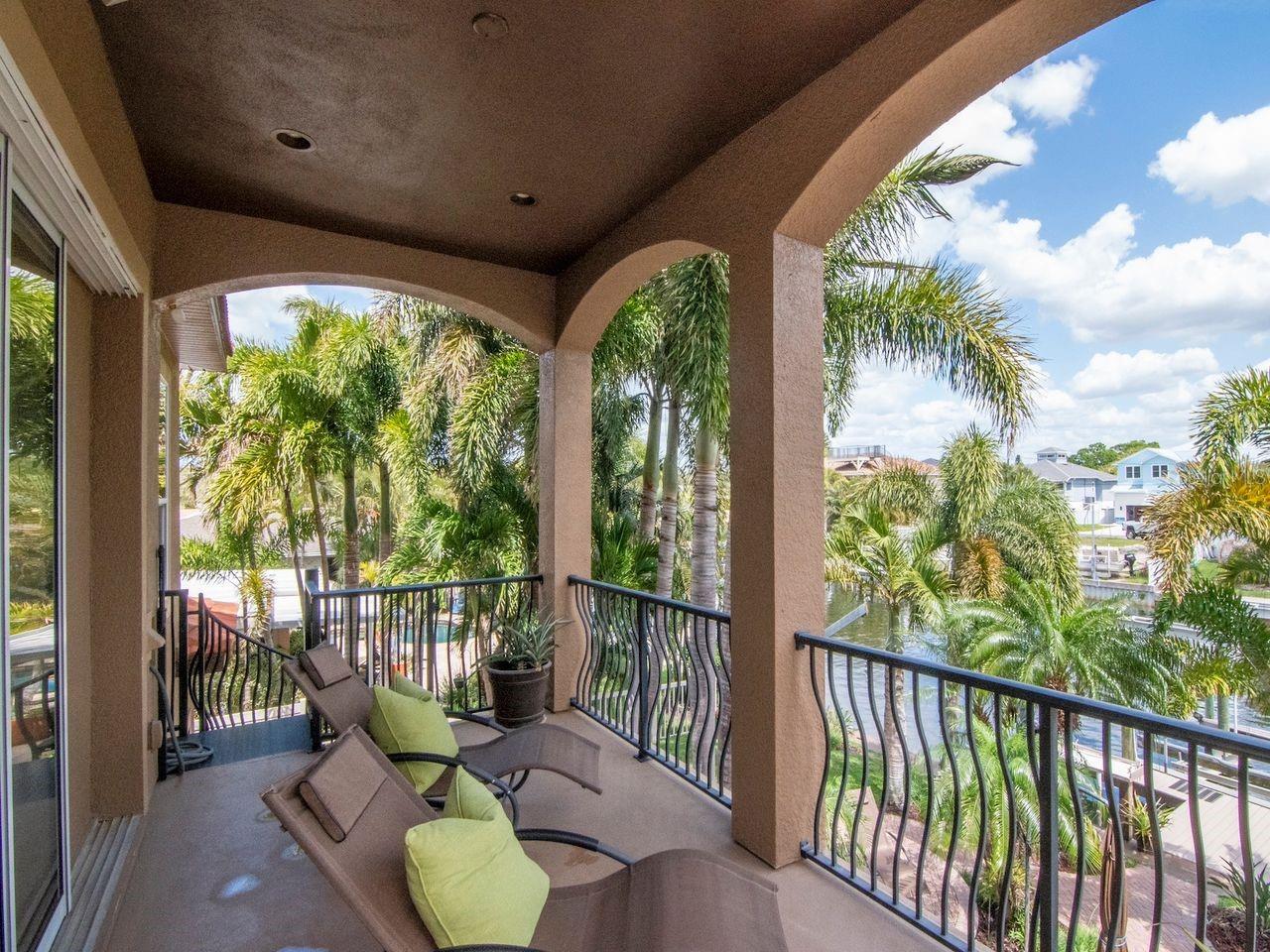 Listing photo id 16 for 507 Driftwood Drive E