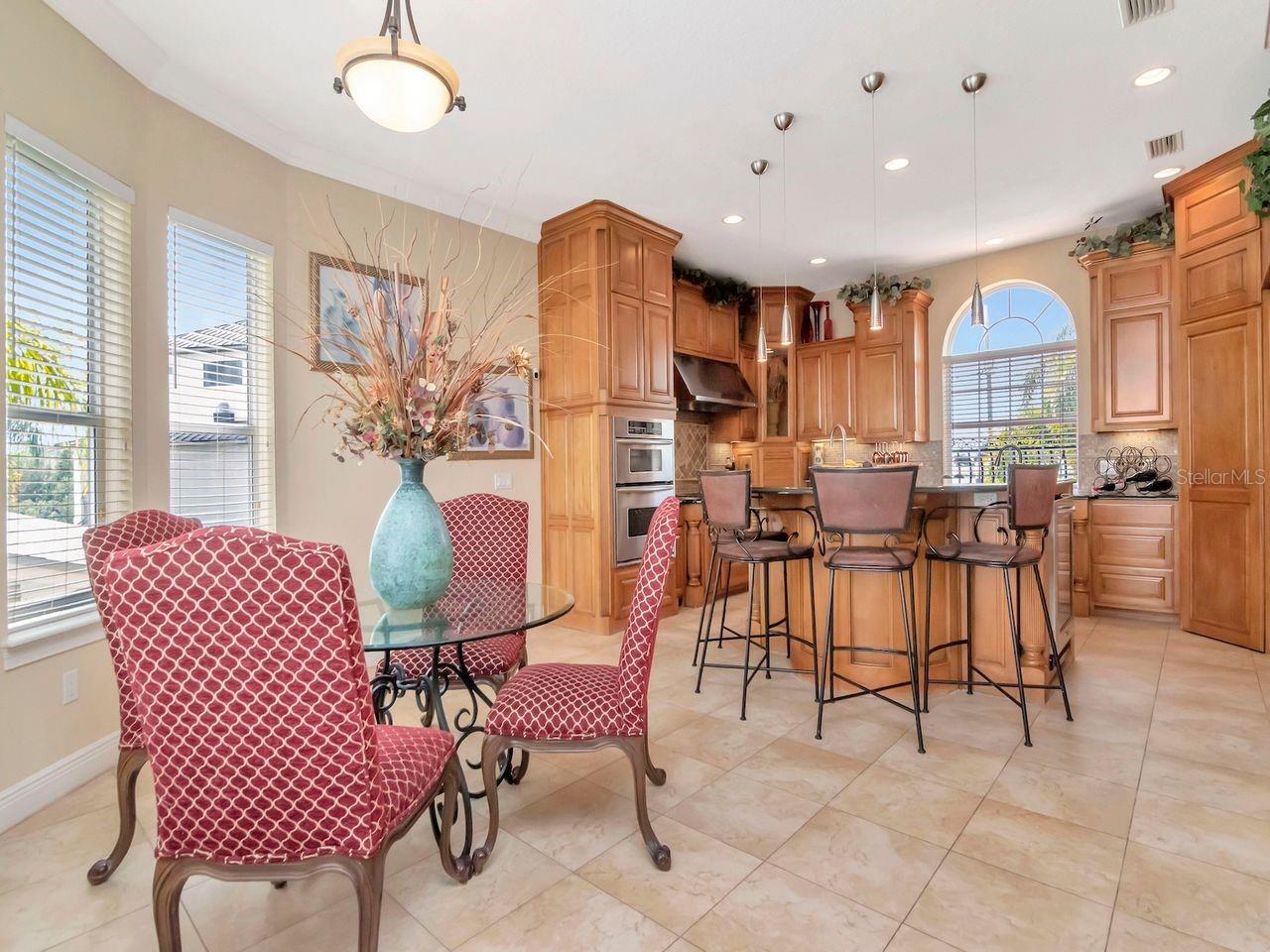 Listing photo id 18 for 507 Driftwood Drive E