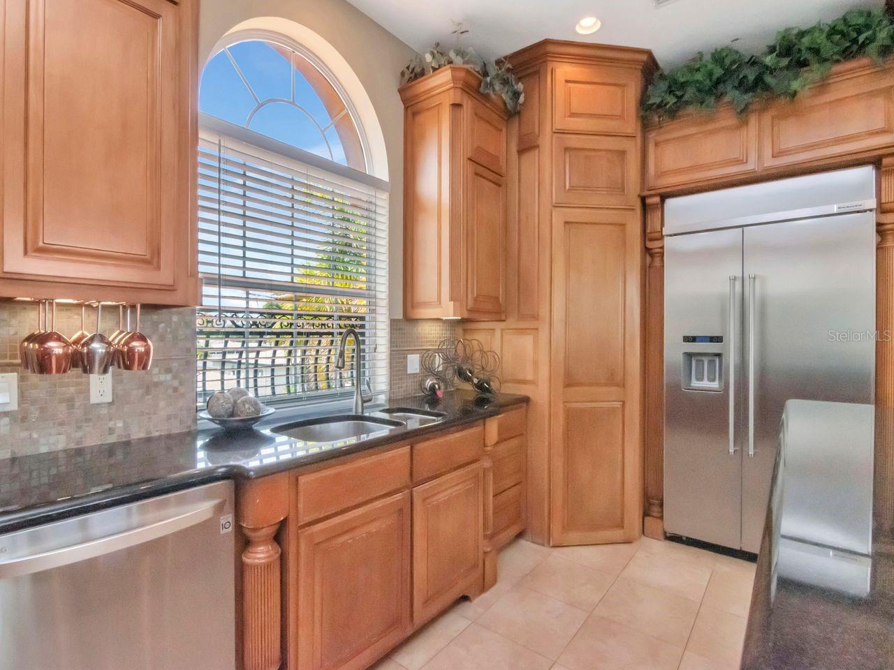 Listing photo id 20 for 507 Driftwood Drive E