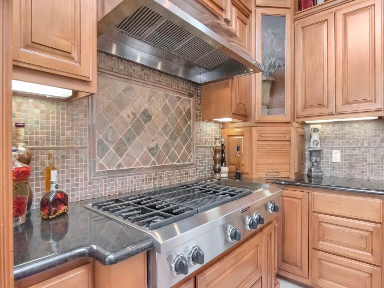 Listing photo id 22 for 507 Driftwood Drive E