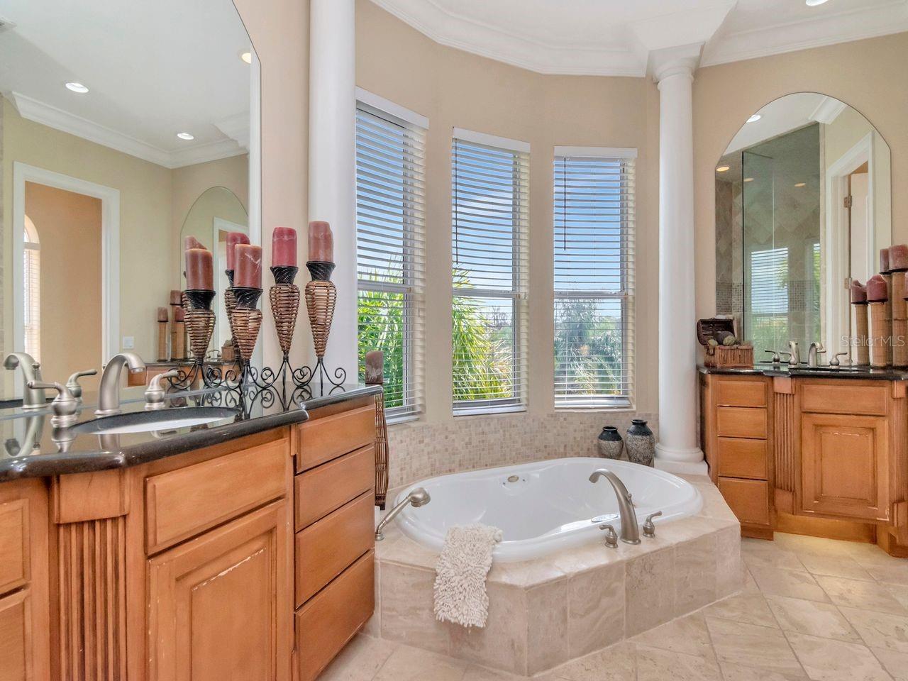 Listing photo id 29 for 507 Driftwood Drive E