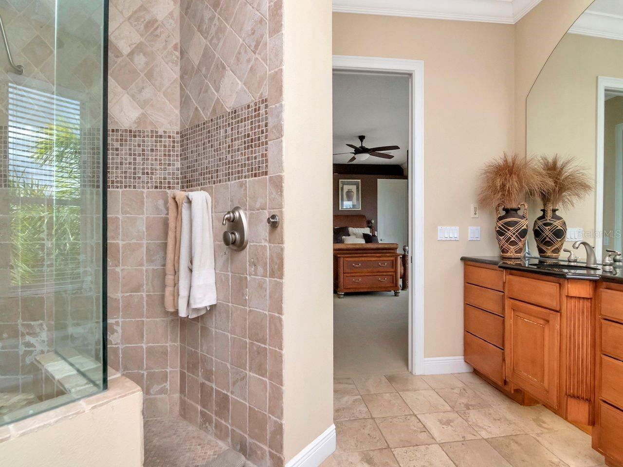 Listing photo id 34 for 507 Driftwood Drive E