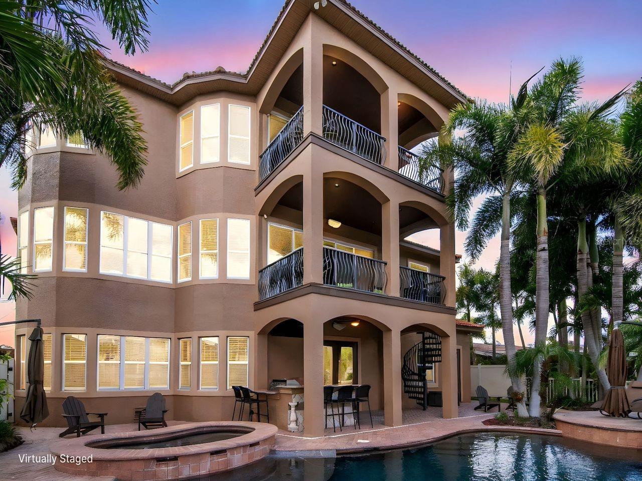 Listing photo id 2 for 507 Driftwood Drive E