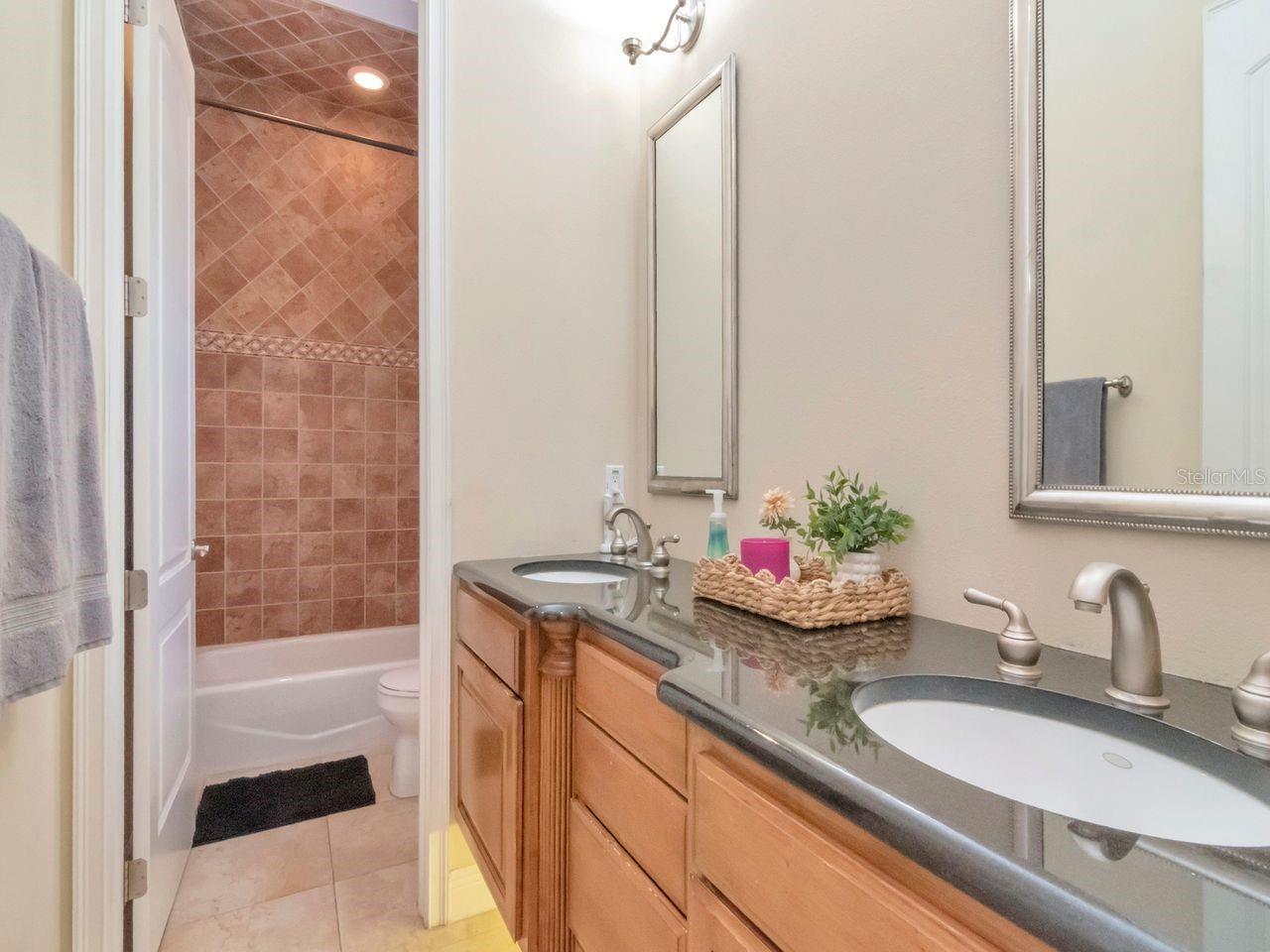 Listing photo id 39 for 507 Driftwood Drive E