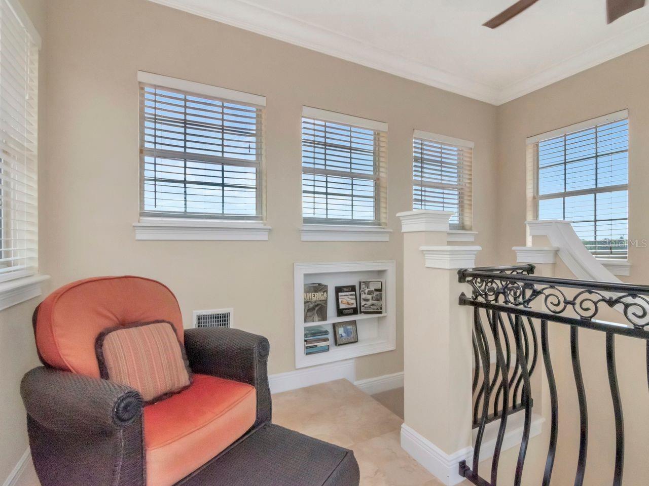 Listing photo id 43 for 507 Driftwood Drive E