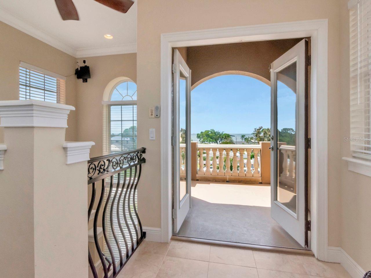 Listing photo id 44 for 507 Driftwood Drive E