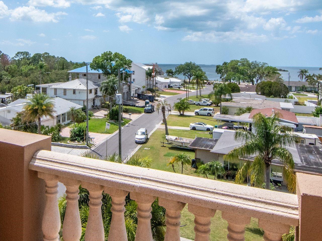 Listing photo id 45 for 507 Driftwood Drive E