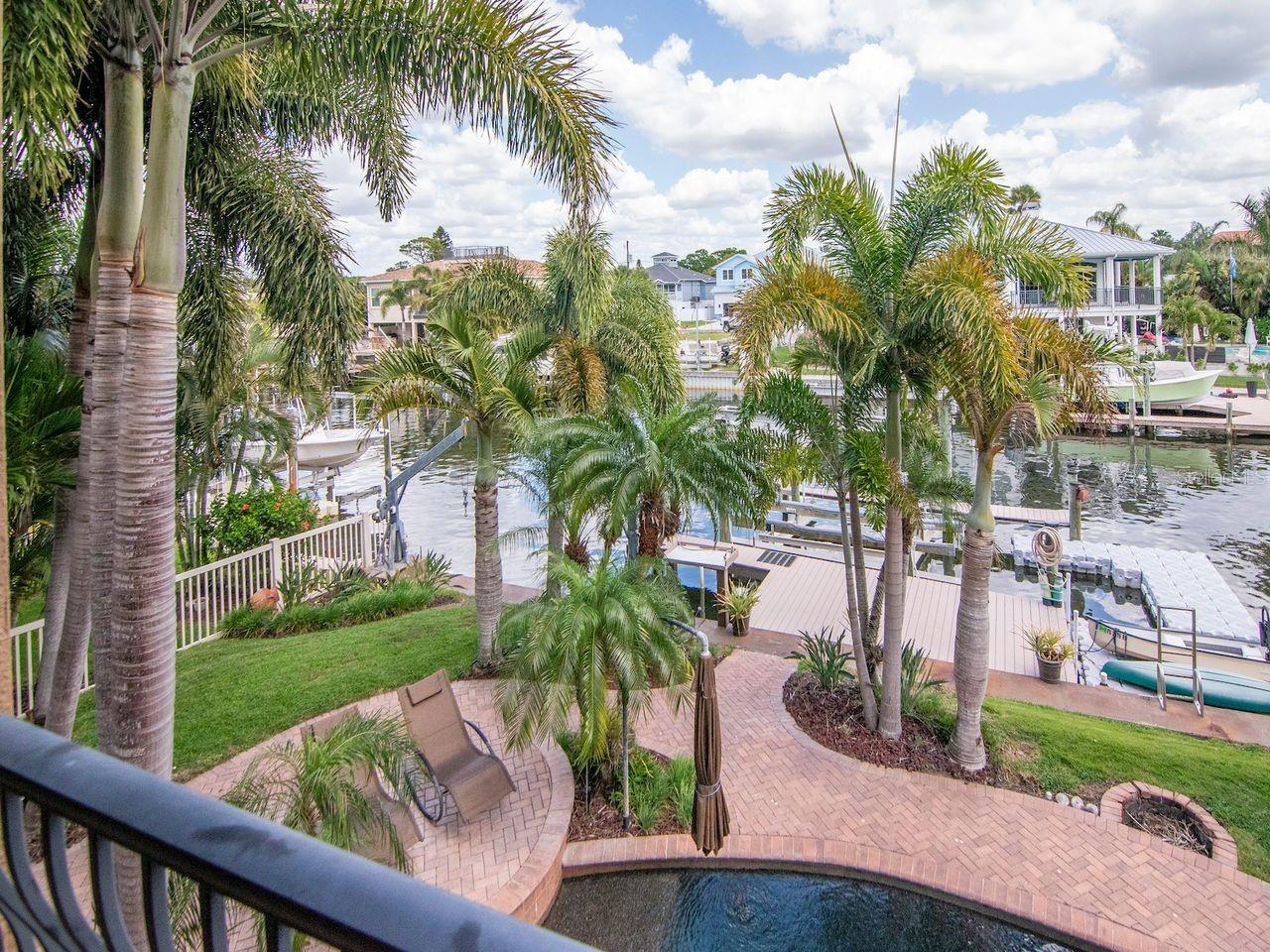 Listing photo id 47 for 507 Driftwood Drive E