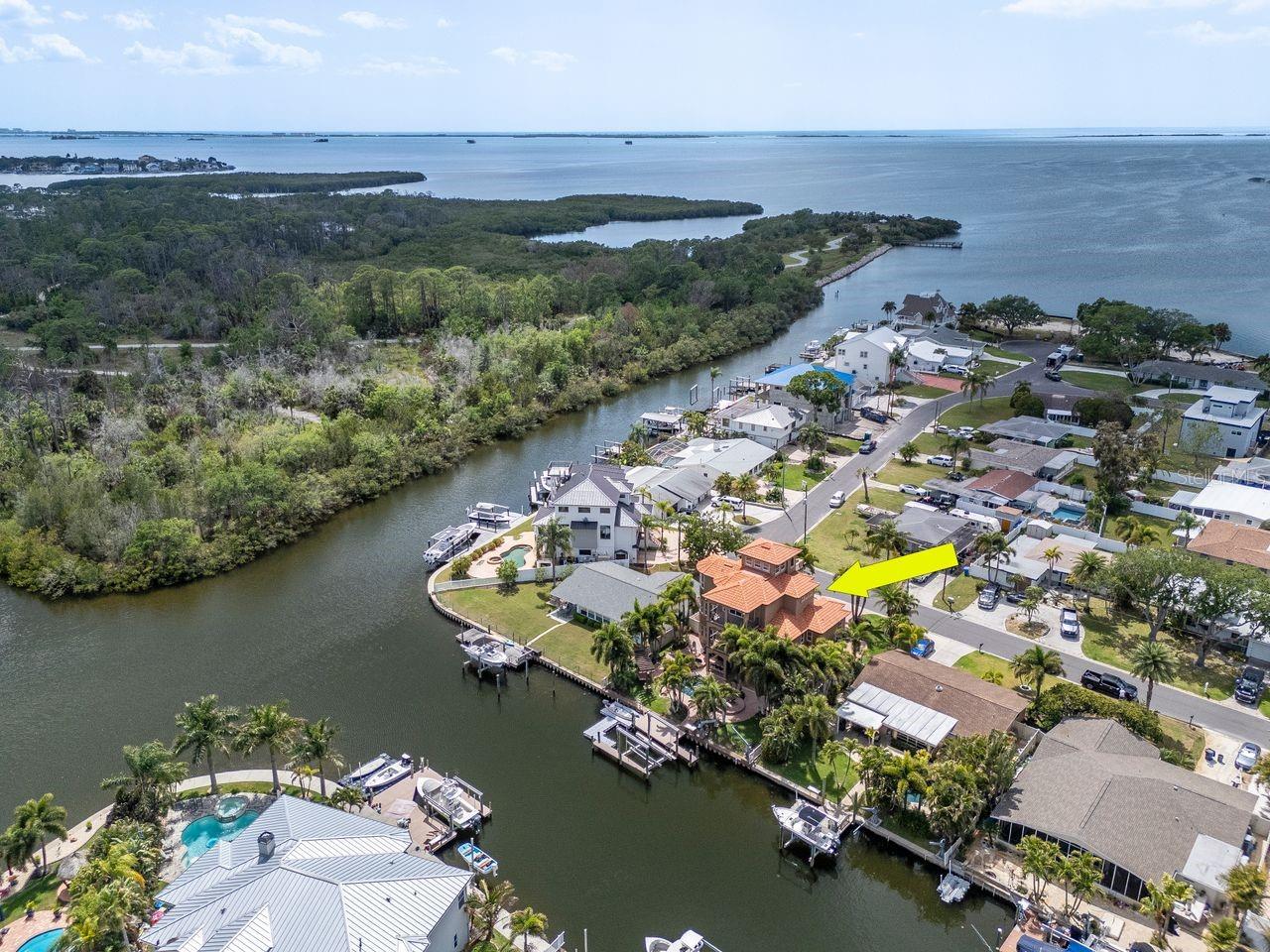 Listing photo id 3 for 507 Driftwood Drive E