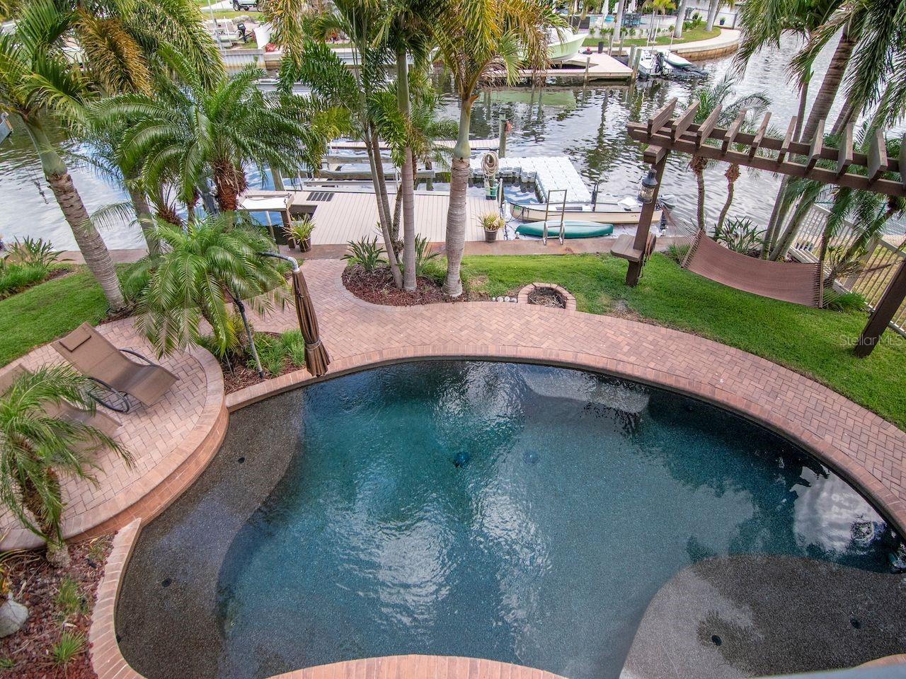 Listing photo id 56 for 507 Driftwood Drive E