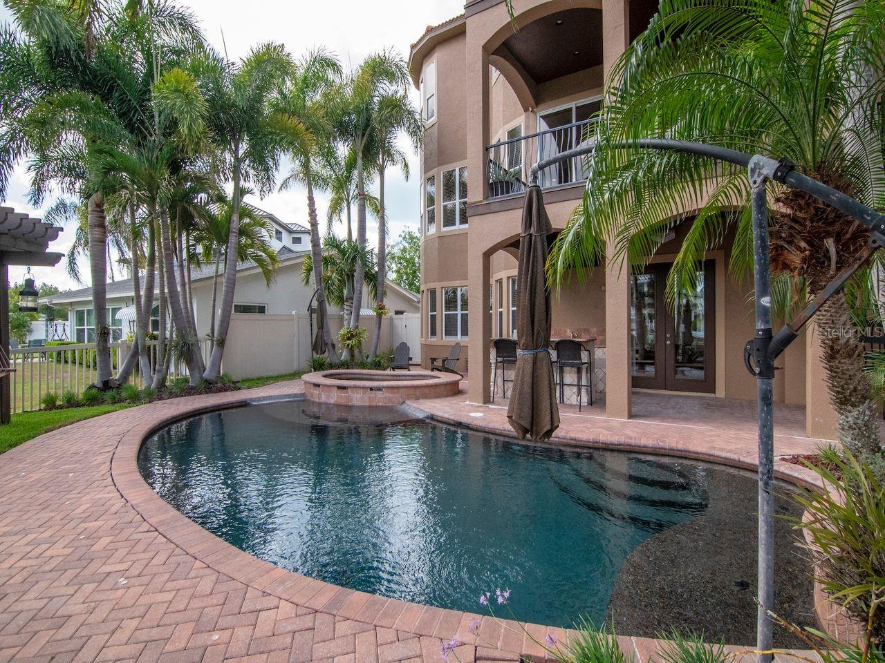 Listing photo id 68 for 507 Driftwood Drive E