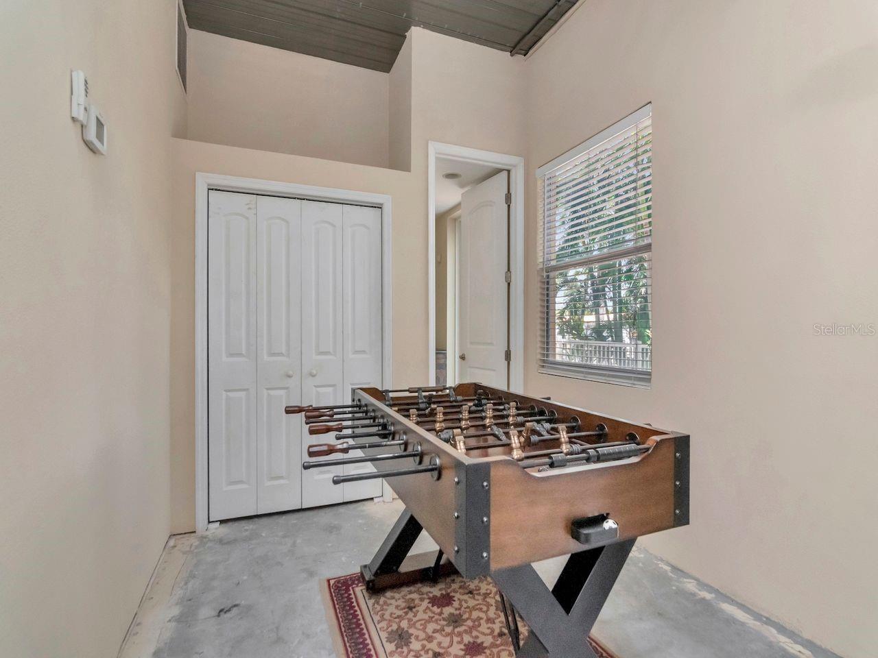 Listing photo id 69 for 507 Driftwood Drive E