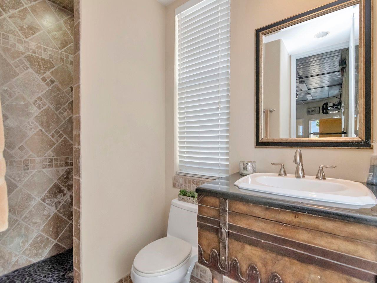 Listing photo id 70 for 507 Driftwood Drive E