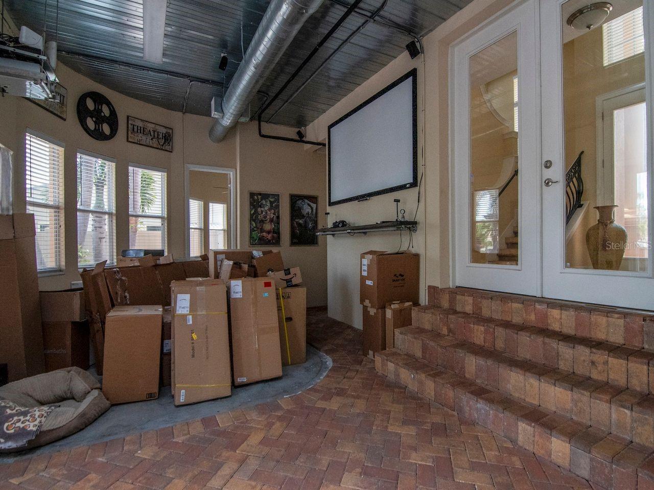 Listing photo id 71 for 507 Driftwood Drive E