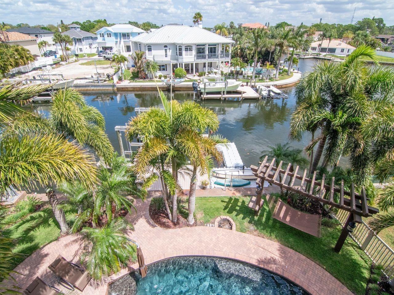 Listing photo id 76 for 507 Driftwood Drive E