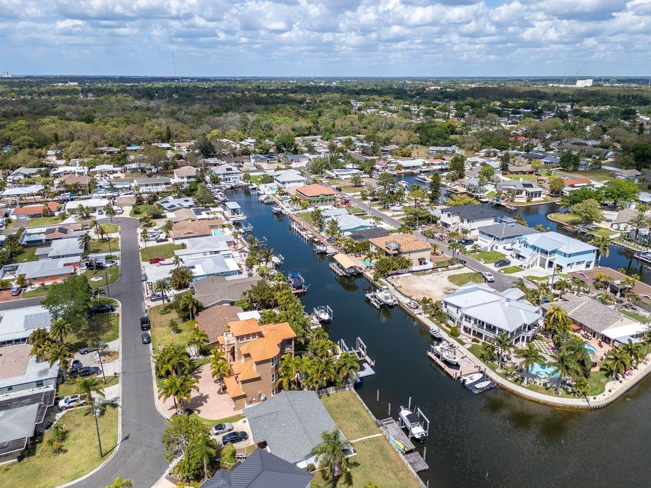 Listing photo id 80 for 507 Driftwood Drive E