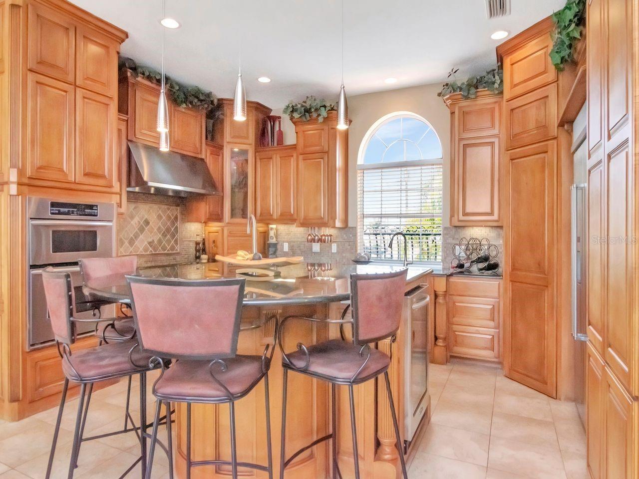 Listing photo id 7 for 507 Driftwood Drive E