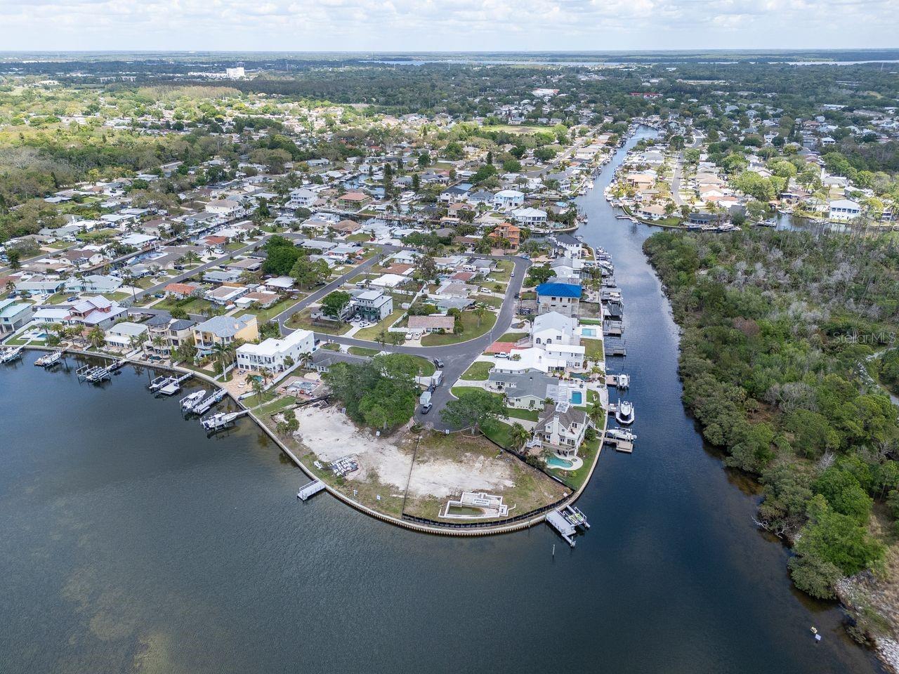 Listing photo id 90 for 507 Driftwood Drive E