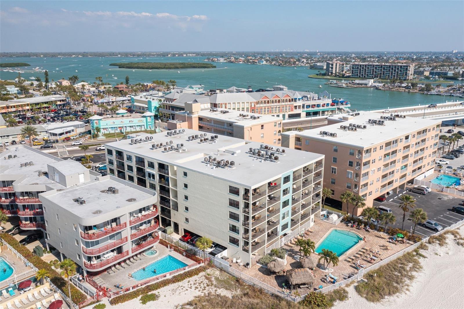 Image 10 of 62 For 12924 Gulf Boulevard 510