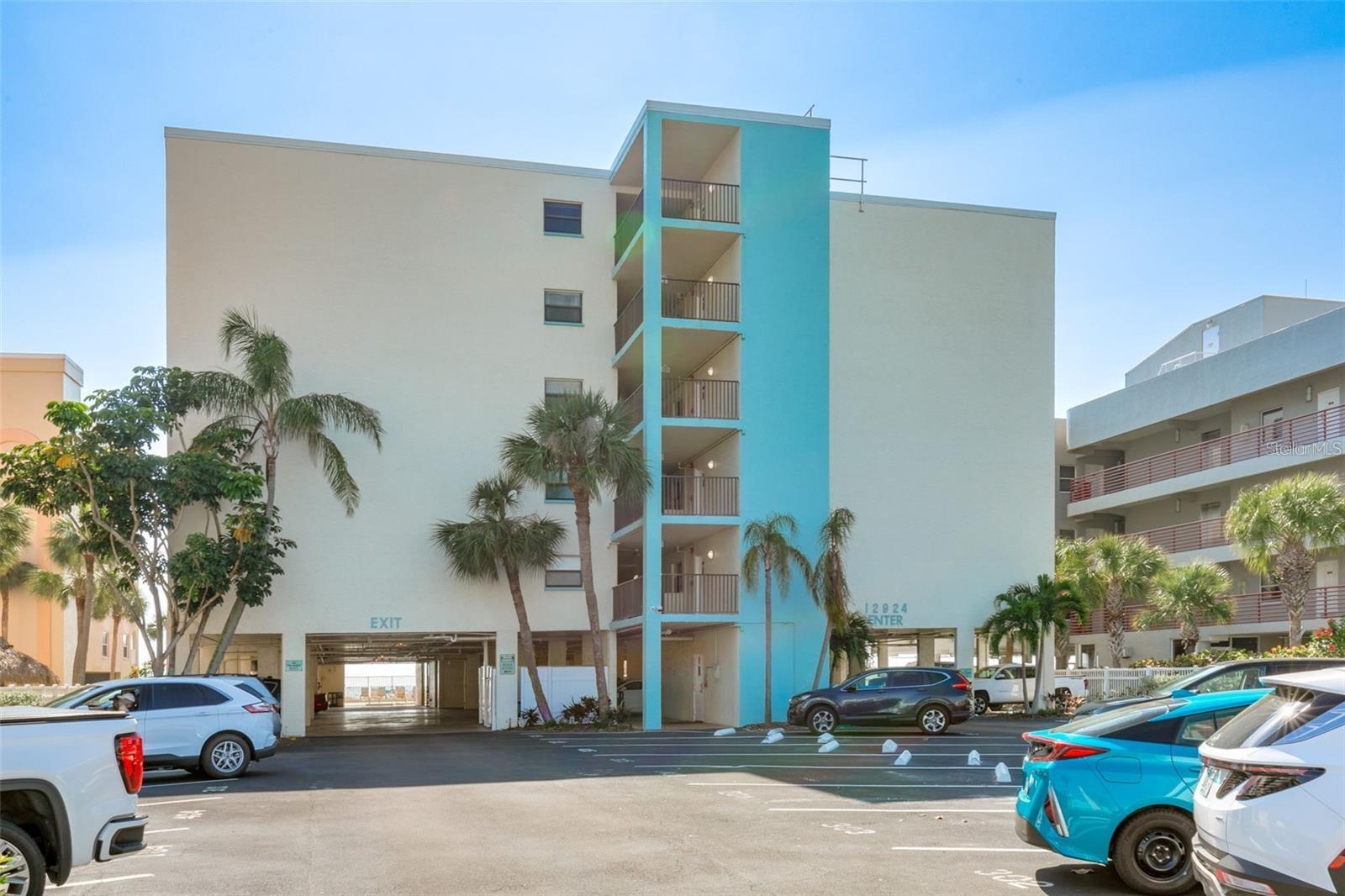 Image 14 of 62 For 12924 Gulf Boulevard 510