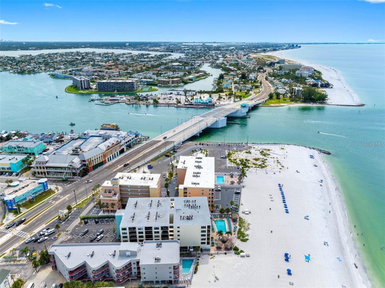 Image 17 of 62 For 12924 Gulf Boulevard 510