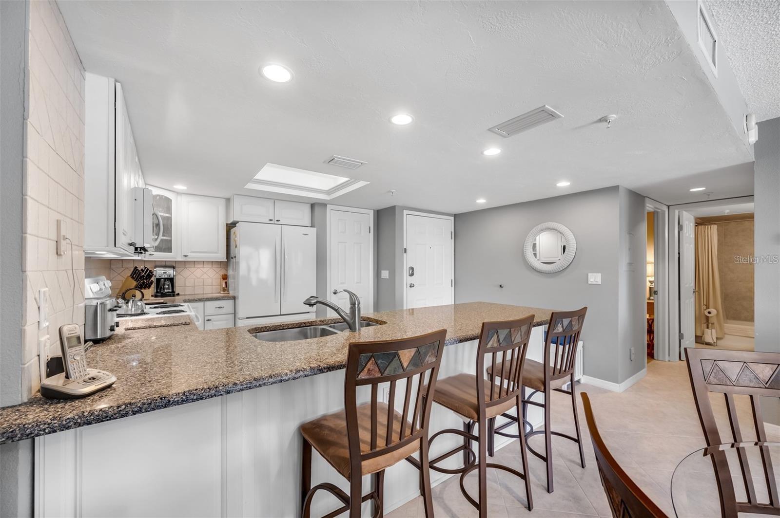 Image 23 of 62 For 12924 Gulf Boulevard 510