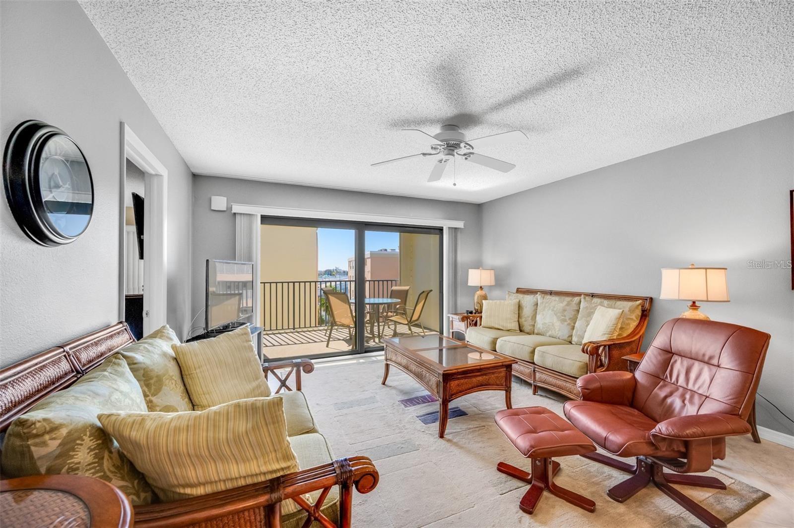 Image 24 of 62 For 12924 Gulf Boulevard 510