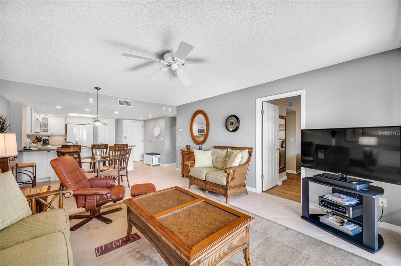 Image 26 of 62 For 12924 Gulf Boulevard 510