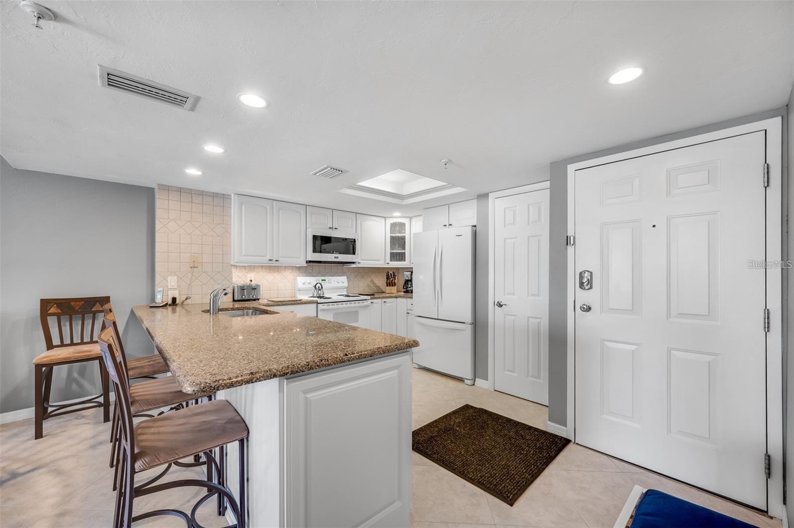 Image 27 of 62 For 12924 Gulf Boulevard 510