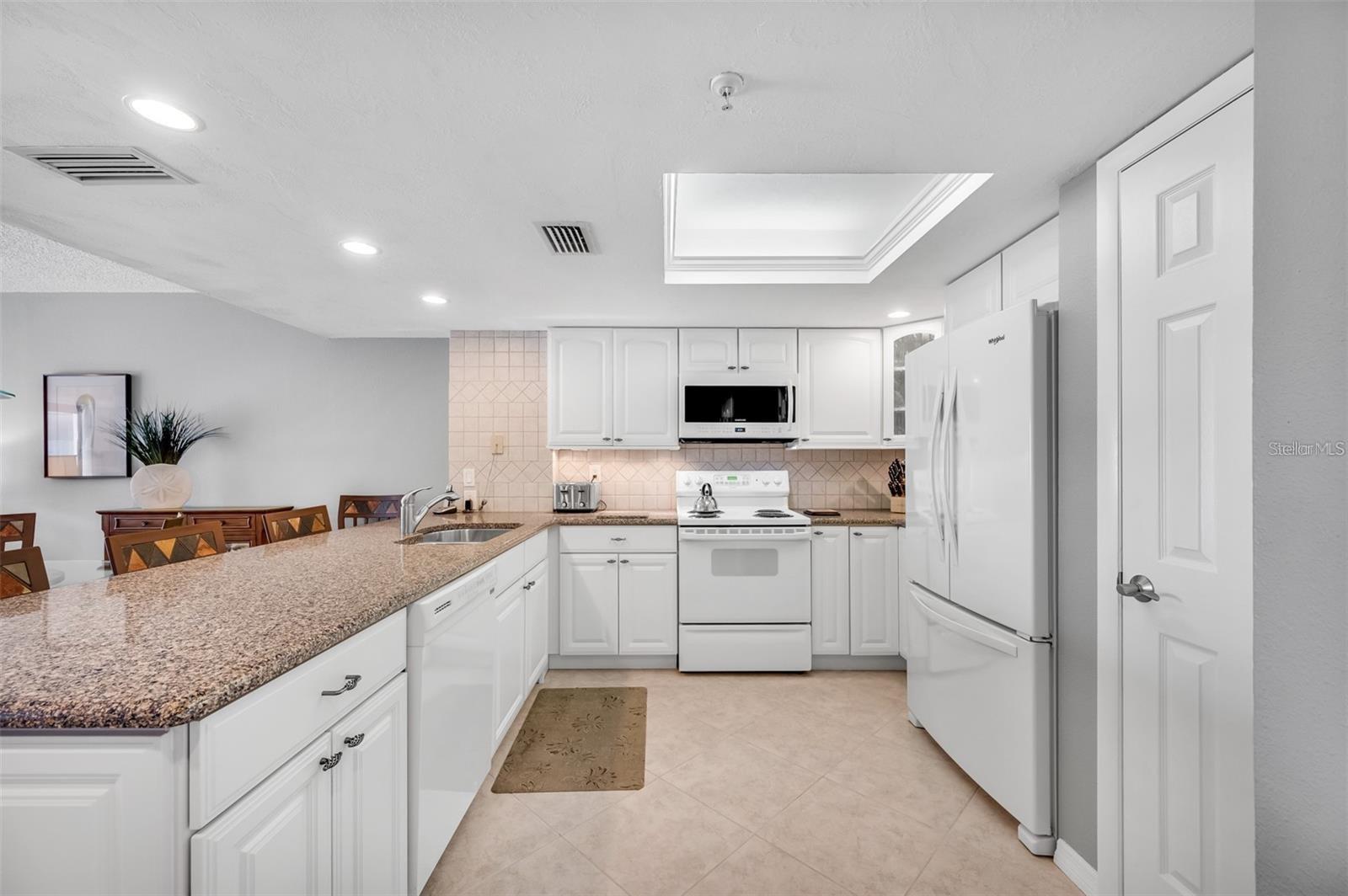 Image 28 of 62 For 12924 Gulf Boulevard 510