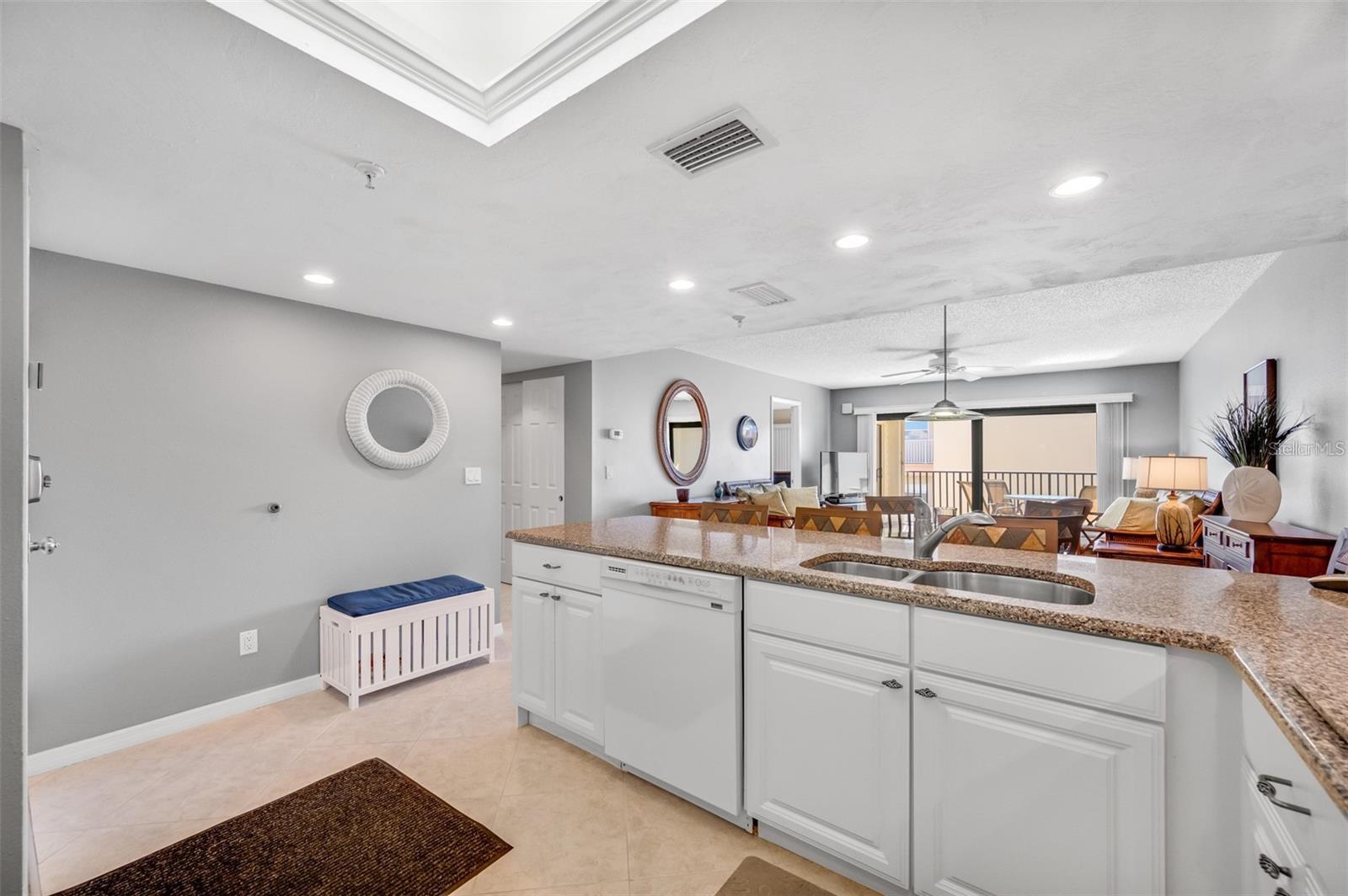 Image 30 of 62 For 12924 Gulf Boulevard 510