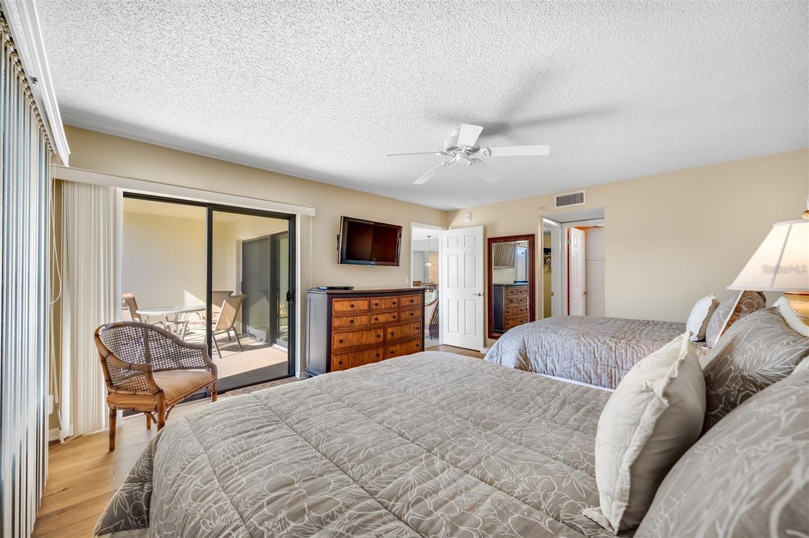 Image 34 of 62 For 12924 Gulf Boulevard 510