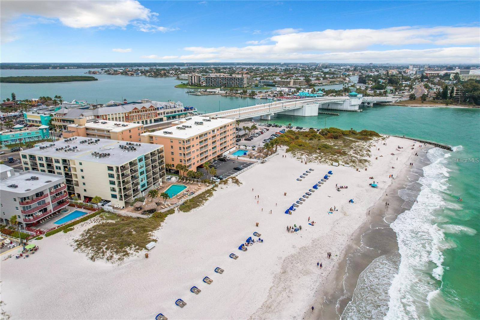 Image 4 of 62 For 12924 Gulf Boulevard 510