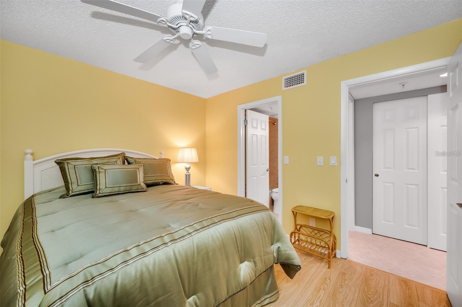 Image 41 of 62 For 12924 Gulf Boulevard 510