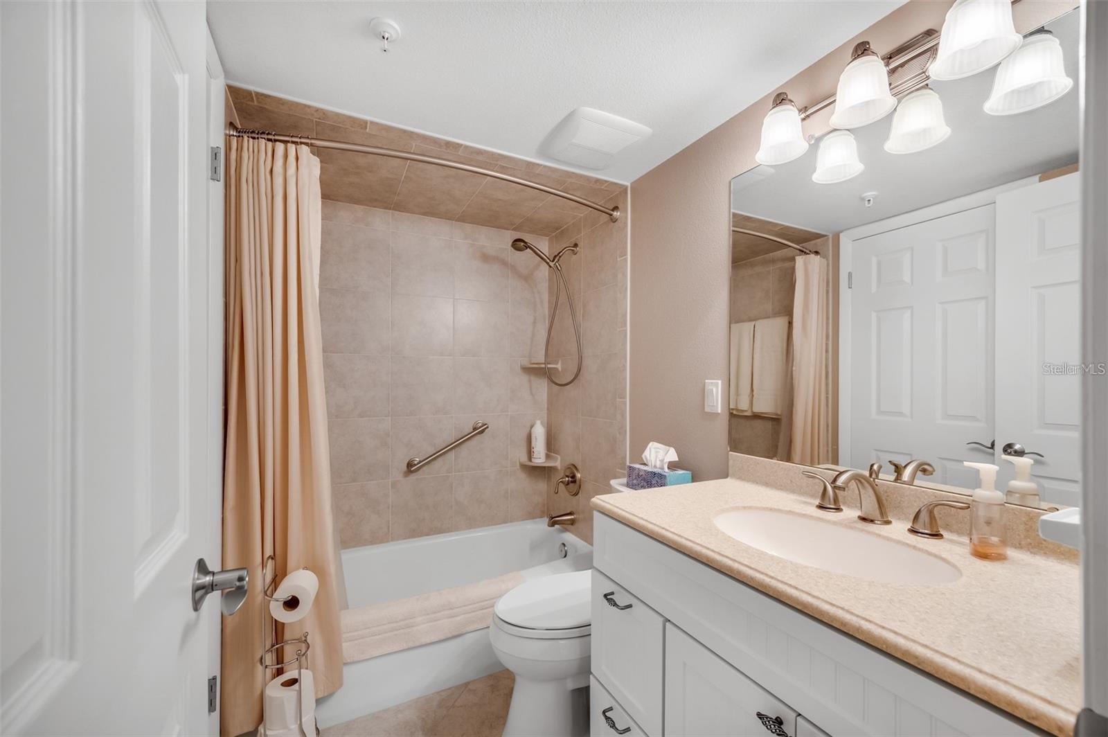 Image 43 of 62 For 12924 Gulf Boulevard 510