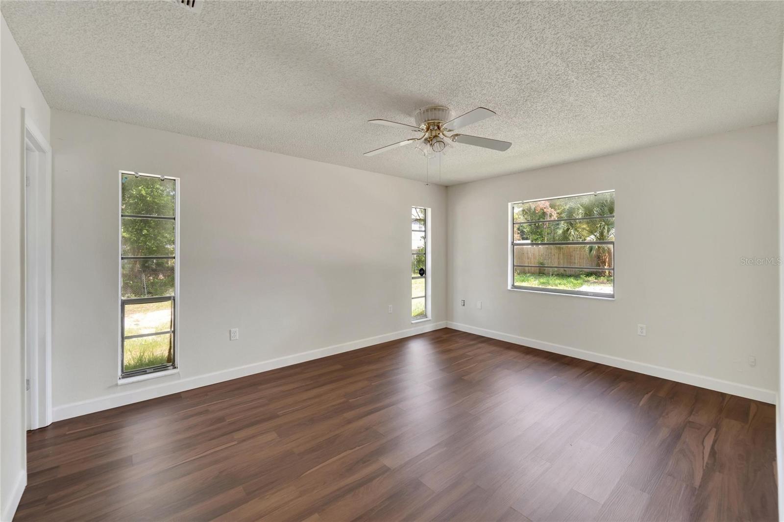 Listing photo id 8 for 502 Euclid Avenue