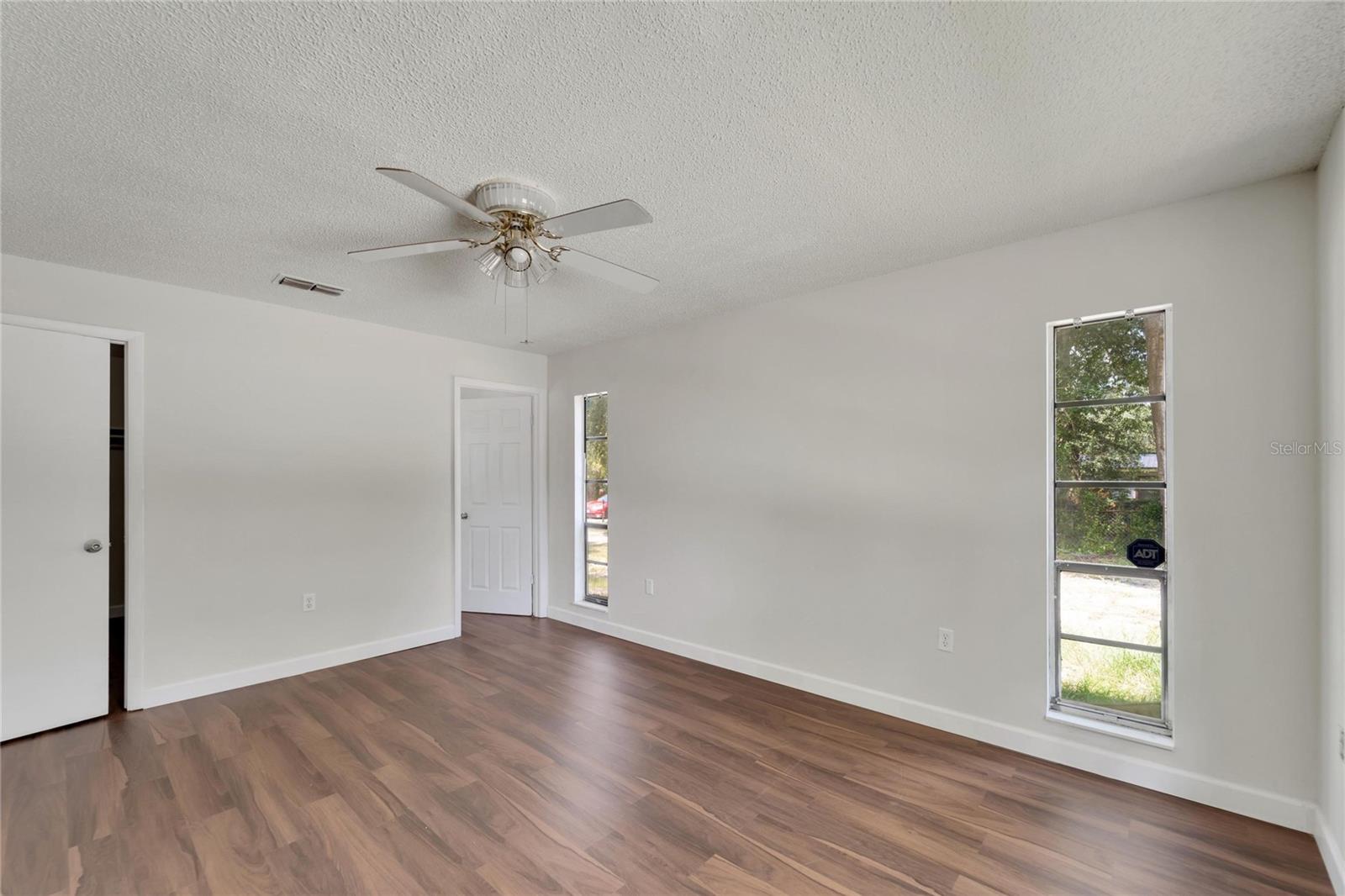 Listing photo id 11 for 502 Euclid Avenue