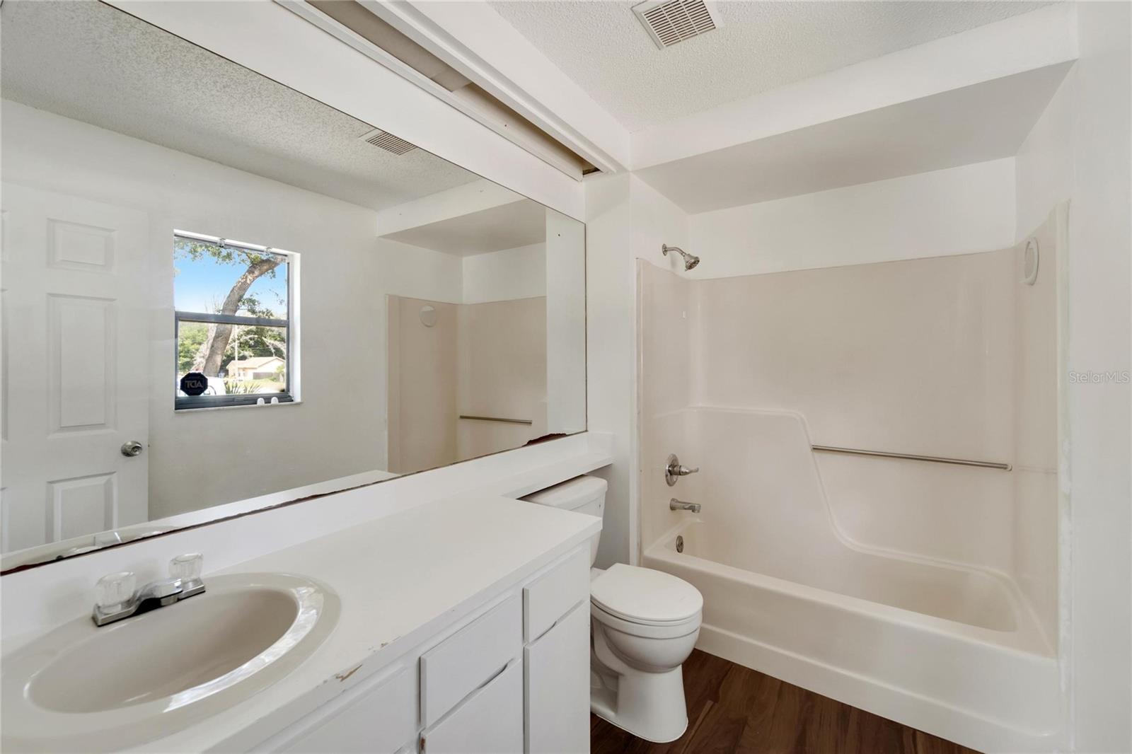 Listing photo id 13 for 502 Euclid Avenue