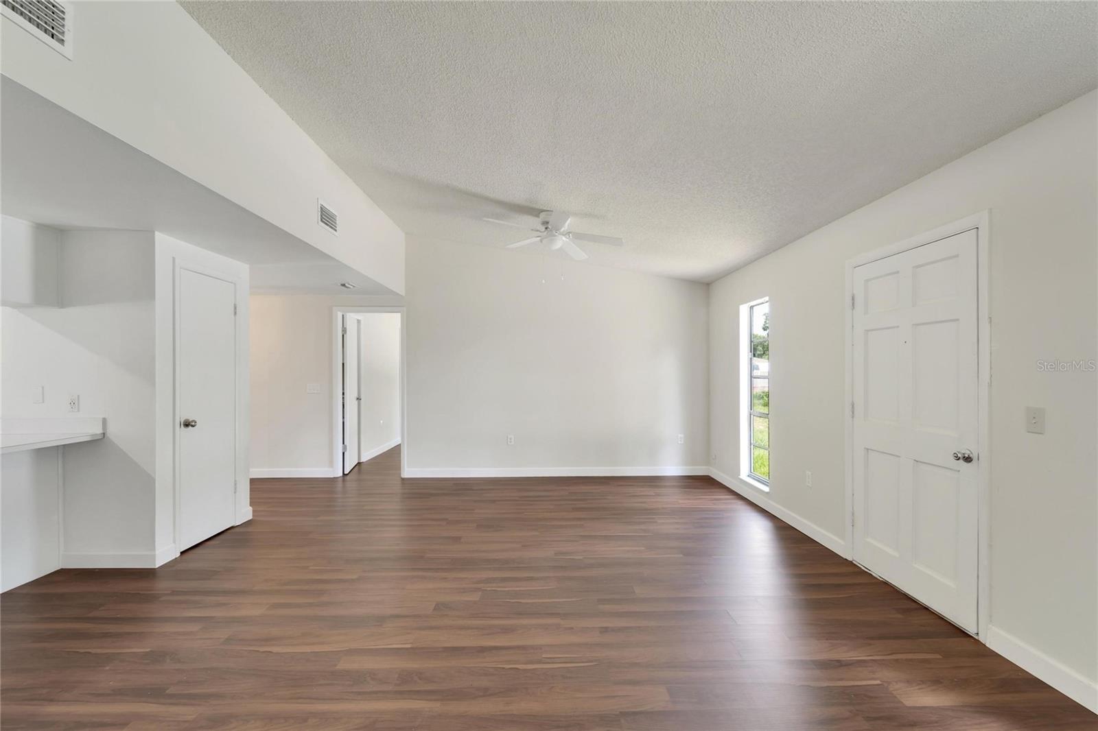 Listing photo id 14 for 502 Euclid Avenue