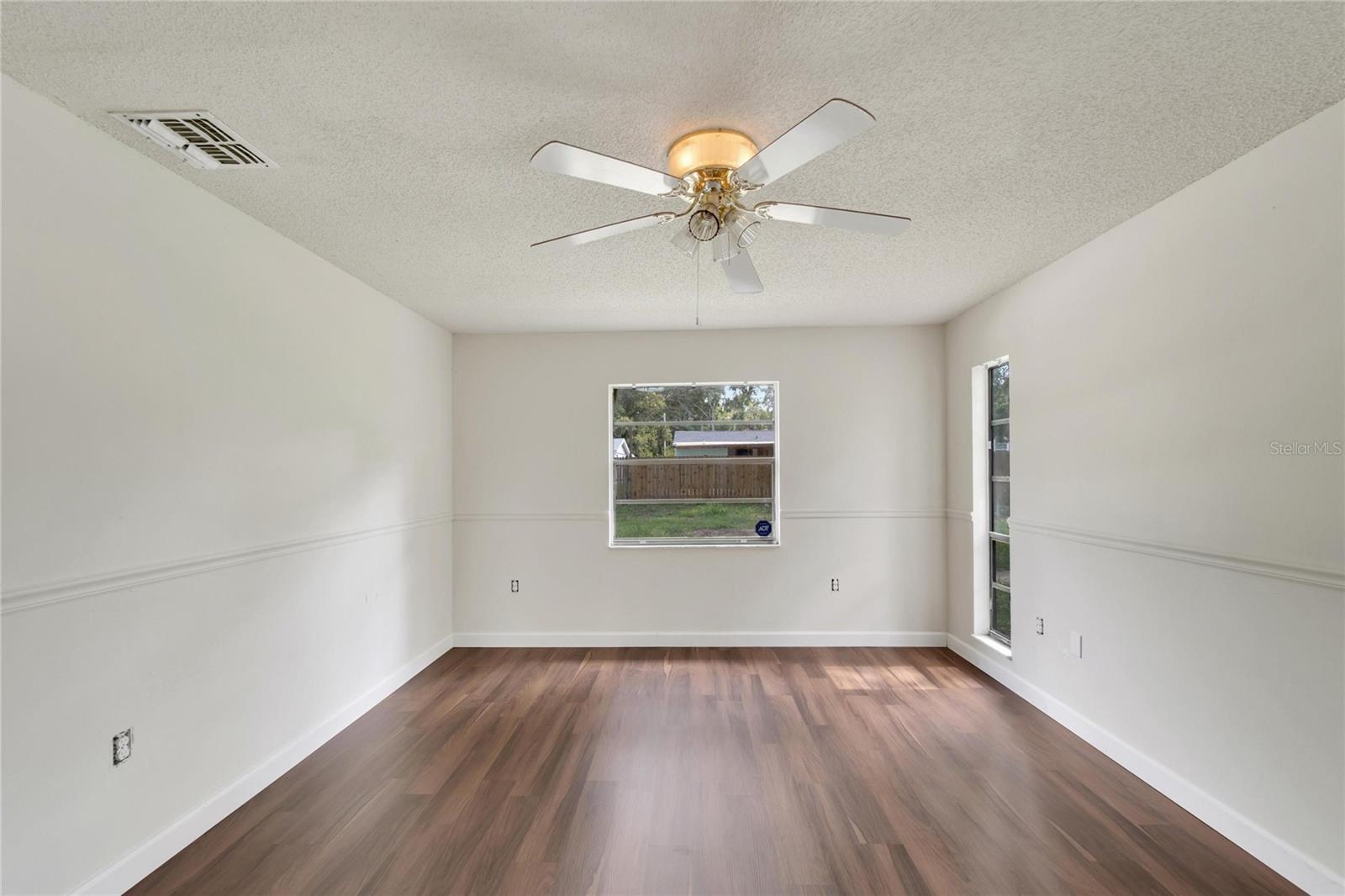 Listing photo id 16 for 502 Euclid Avenue