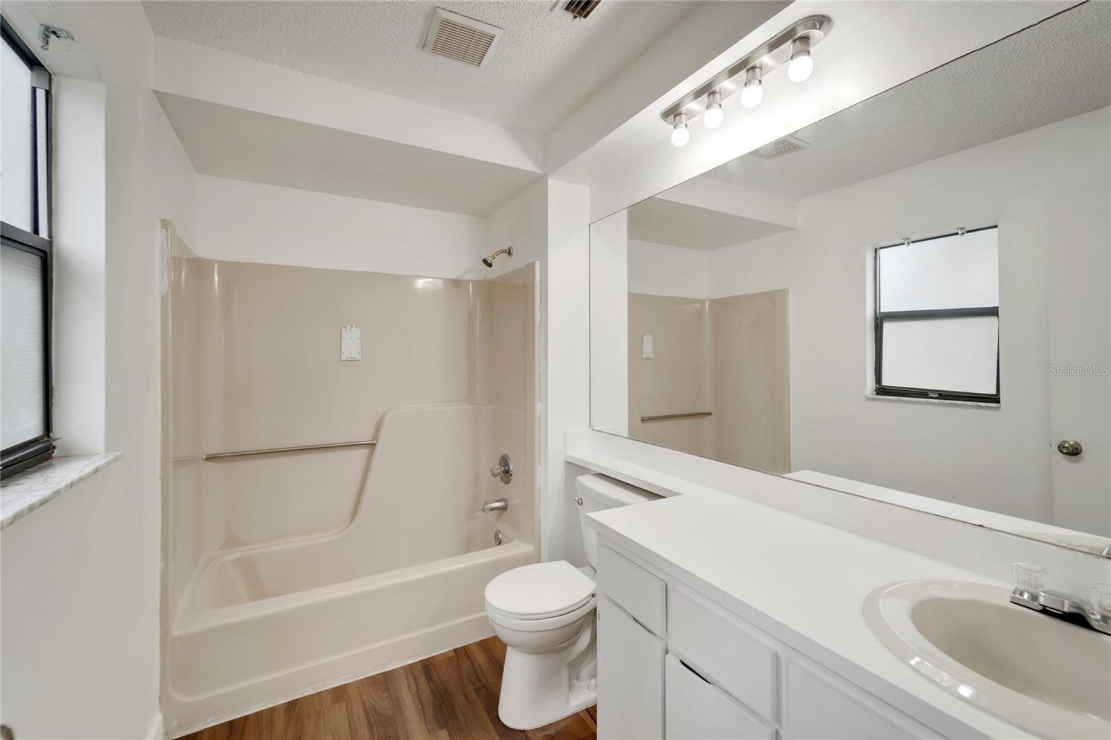 Listing photo id 18 for 502 Euclid Avenue